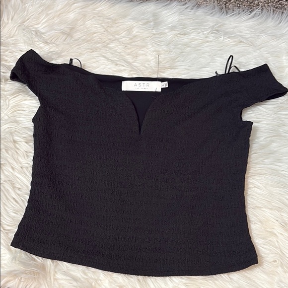 NWOT ASTR The Label Black Textured Cropped V-Neck Wired Front Top S - Picture 1 of 8